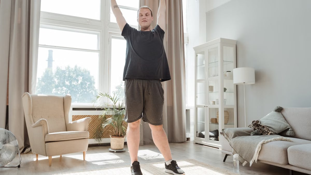 Esercizi Semplici per Restare in Forma a Casa